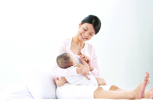 Những lợi ích khi nuôi con bằng sữa mẹ